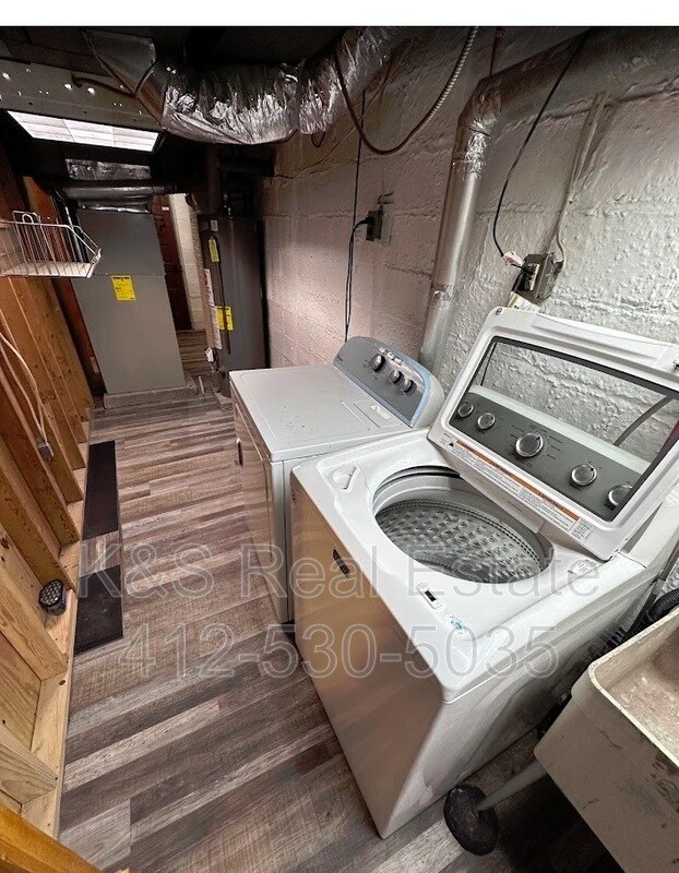 Building Photo - 418 Carl St