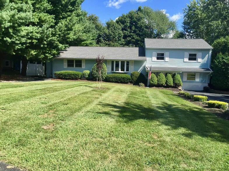 Building Photo - 2 Nob Circle