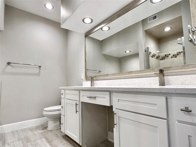 Building Photo - 15200 Memorial Dr
