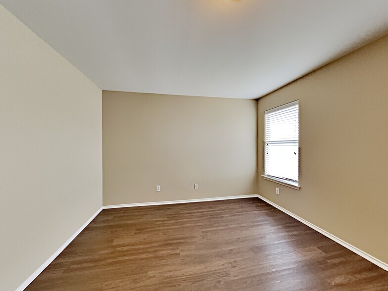 Building Photo - 6907 Macaway Crk