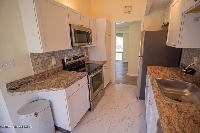 Building Photo - 20 Knadler Dr