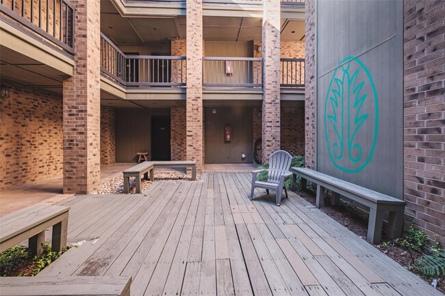 Building Photo - 8888 Tallwood Dr