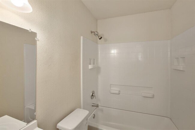 Building Photo - 5415 3 Rd St