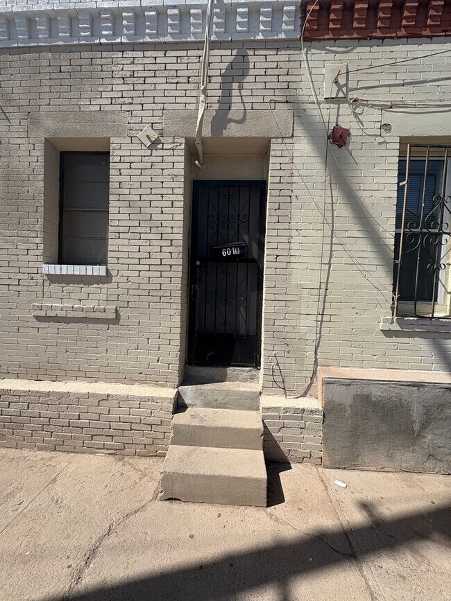 Building Photo - 601 E Father Rahm Ave