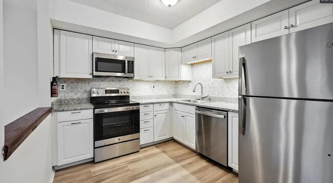 Building Photo - 108 Continental Dr