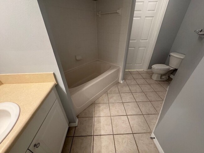 Building Photo - 2 bedroom 2 bathroom Condo in Gardens at Beachwalk