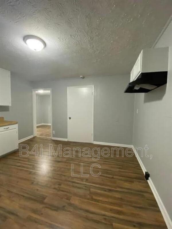 Building Photo - 905 Murphy Ave