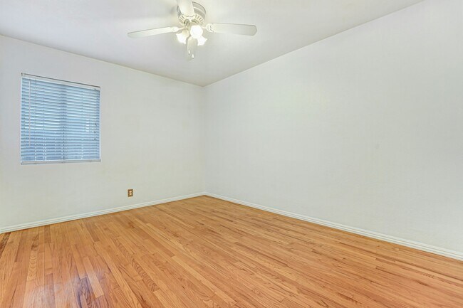 Building Photo - 14323 Califa St