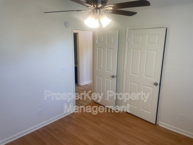 Building Photo - 207 Timber Ridge Dr