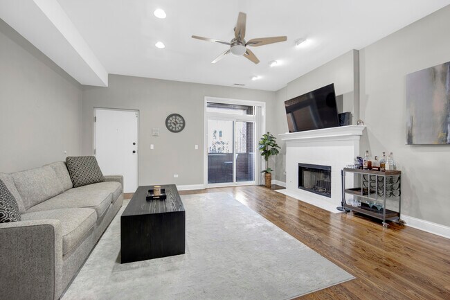 Primary Photo - 1655 N Halsted St