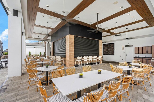 Building Photo - 8330 Essex Country Clb Dr