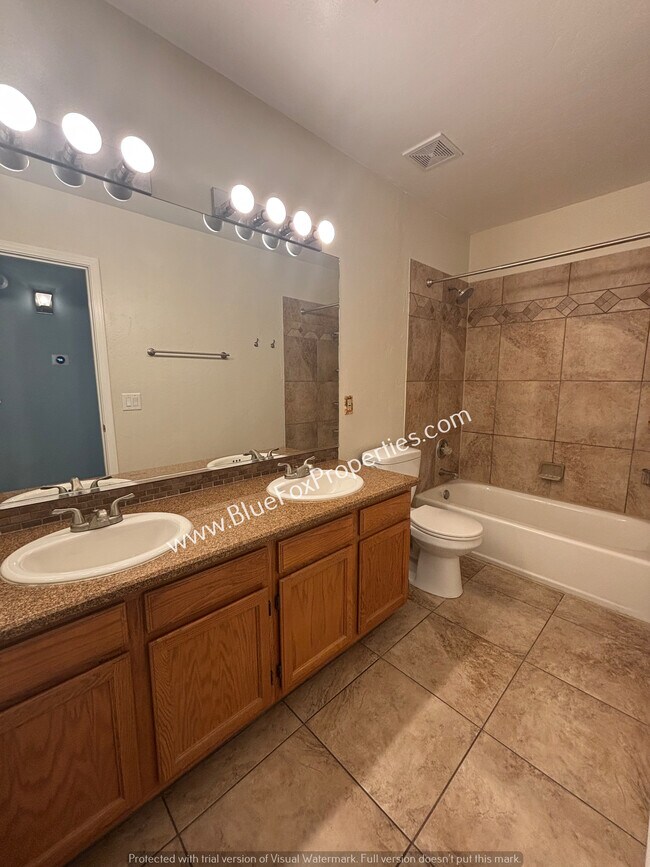 Building Photo - 7180 W Maple Ridge Dr