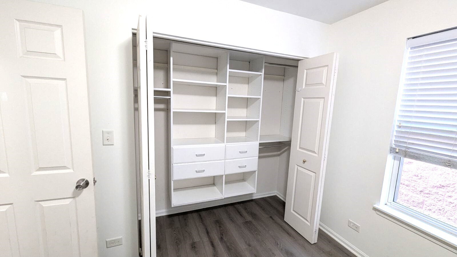 Building Photo - 1154 N Howe St