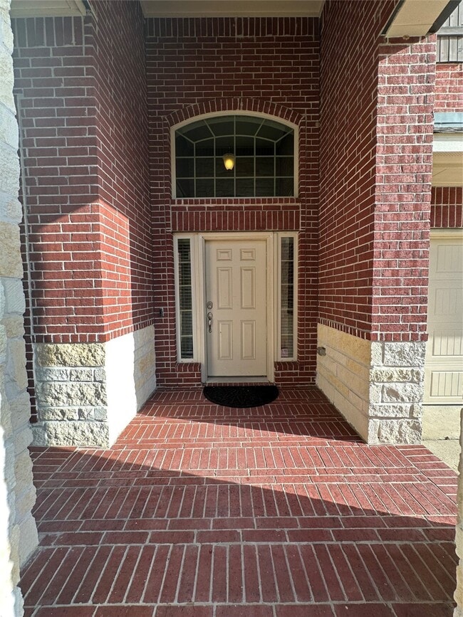 Building Photo - 2423 Garden Shadow Dr