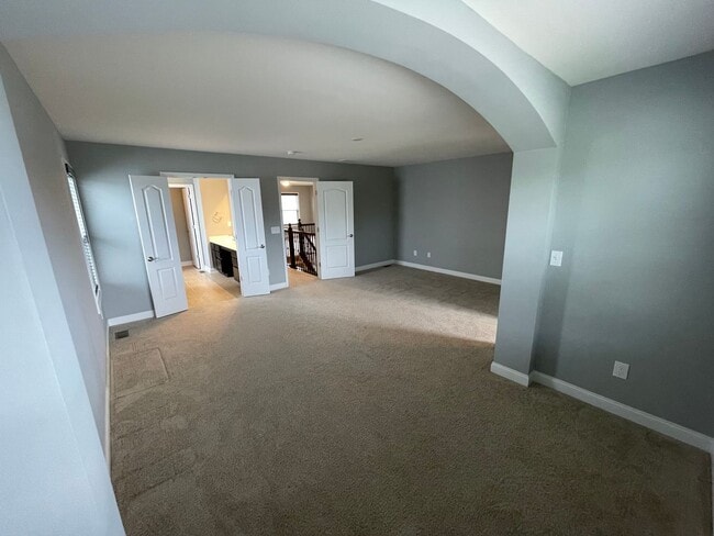 Building Photo - Large Home East Jefferson For Rent