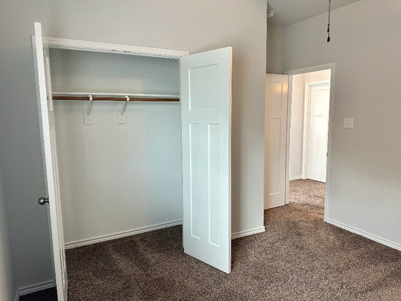 Building Photo - 810 Mineral Wells Ln