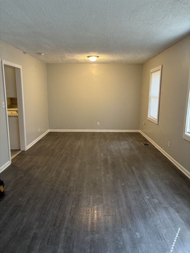 Building Photo - 1870 Wisteria Dr