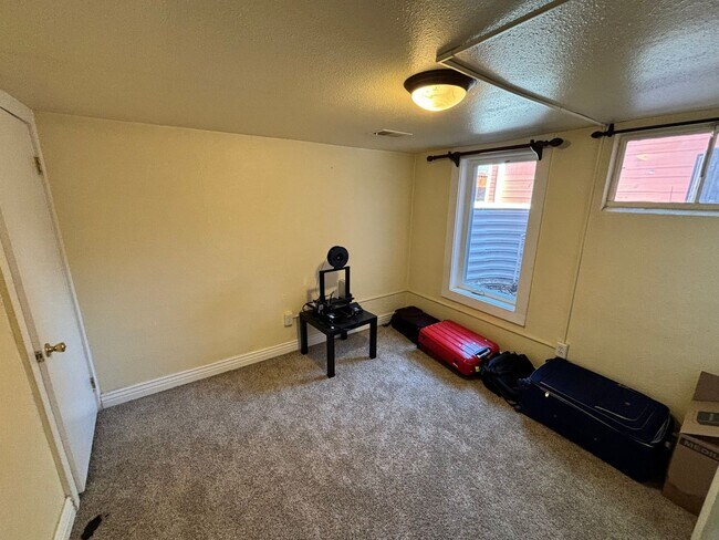 Building Photo - Cozy 2-Bed Downstairs Duplex, Close to CSU Campus