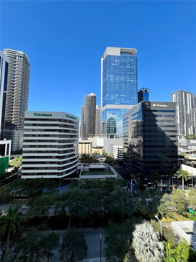 Building Photo - 950 Brickell Bay Dr