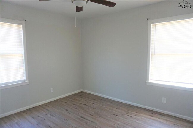 Building Photo - 3 Bedroom Iowa Park Home