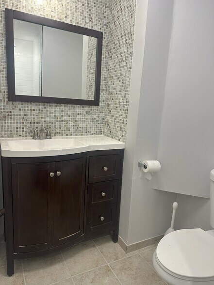 Building Photo - 121 Winthrop St