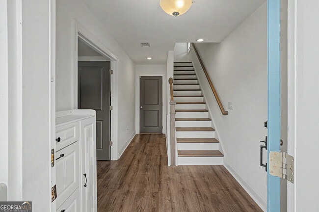 Building Photo - 847 Angora Aly