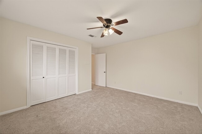 Building Photo - 422 Willow Vista Dr