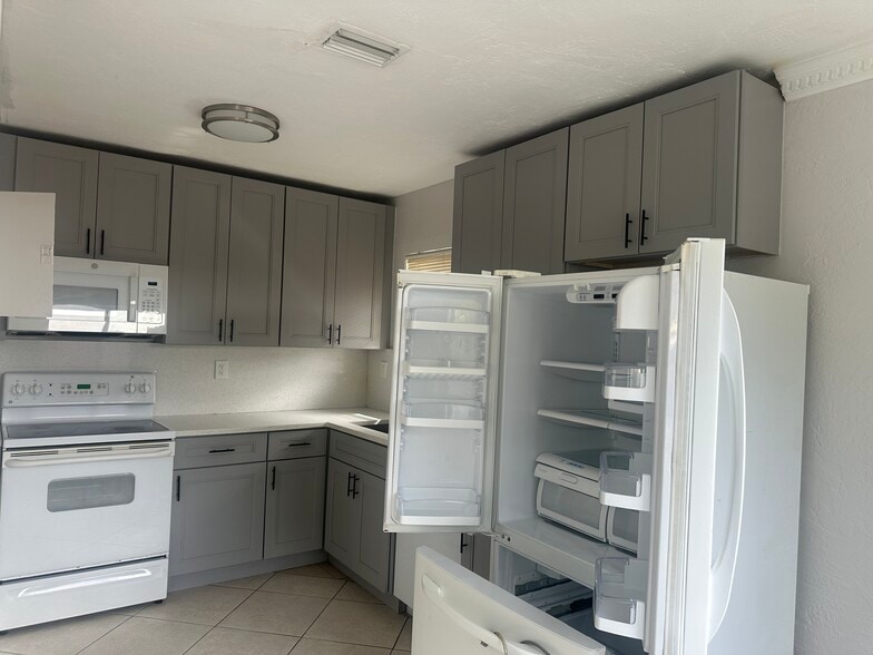 Building Photo - 6109 SW 30th St