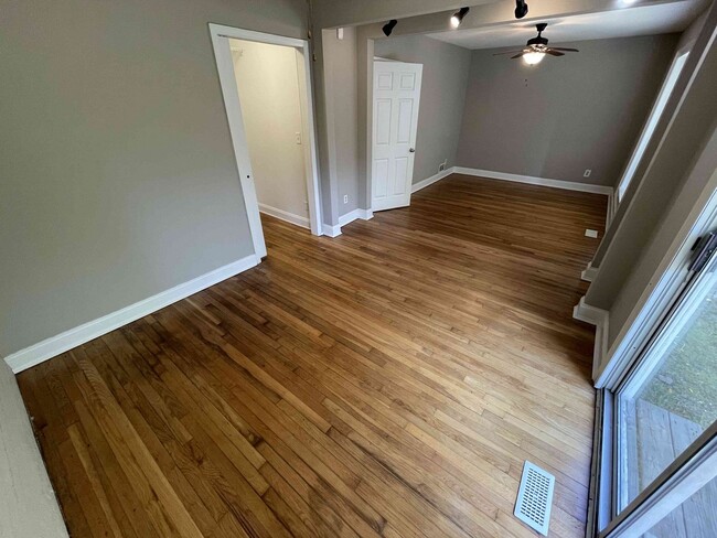 Building Photo - Smyrna - 3BR / 2BA