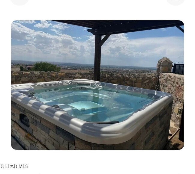 Building Photo - Beautiful Westside home FURNISHED with 4 bed-3 baths plus an office with beautiful backyard with ...