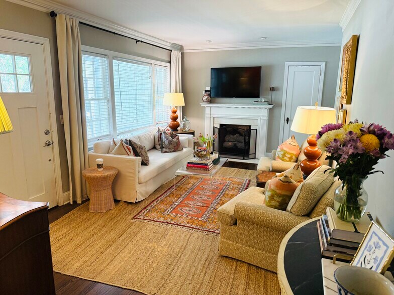 Building Photo - 286 Midvale Dr NE