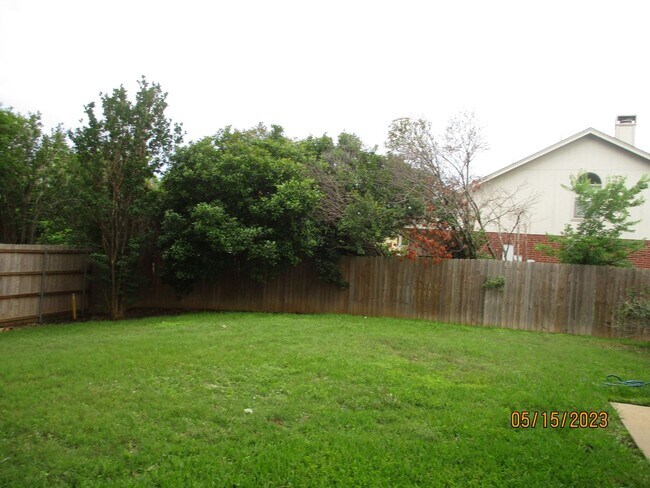 Building Photo - 5900 Silverpoint Ct