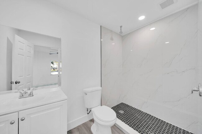 Building Photo - 128 Eucalyptus Ct