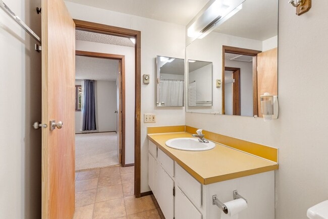 Building Photo - 9 Big Horn Dr