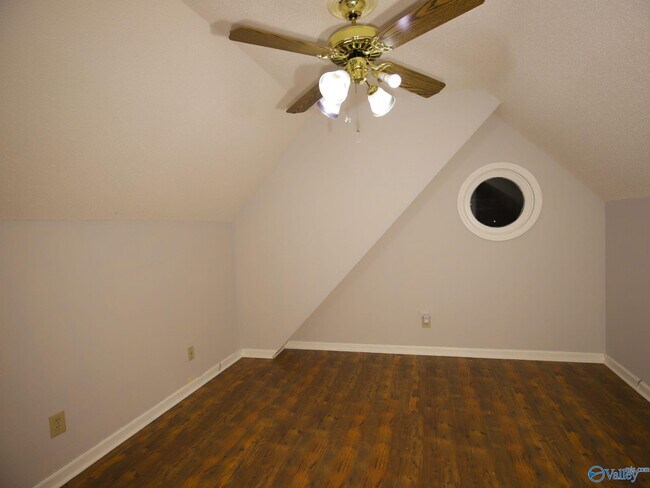 Building Photo - 104 Victoria Dr