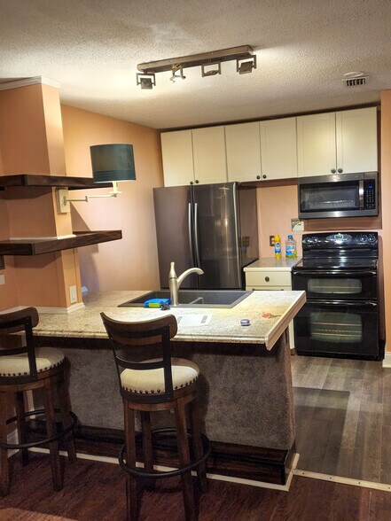 Building Photo - 1336 Hunters Rd