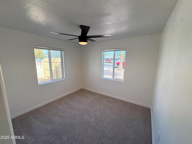 Building Photo - 546 S Hobson