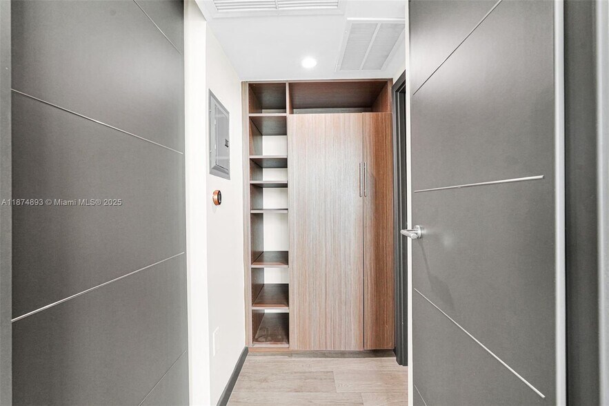 Building Photo - 5151 Collins Ave
