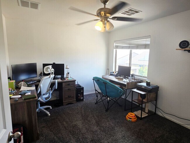 Building Photo - 2 story 3-bed, 2-bath home in San Tan Valley!