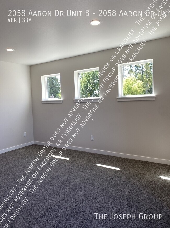 Building Photo - 2058 Aaron Dr