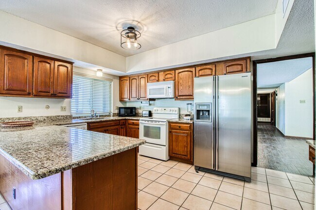 Building Photo - Beautiful 1-story southwestern-style home in west El Paso