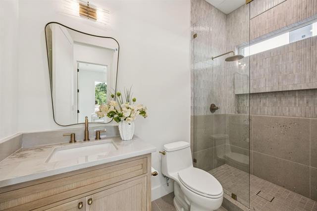 Building Photo - 6244 Richmond Ave