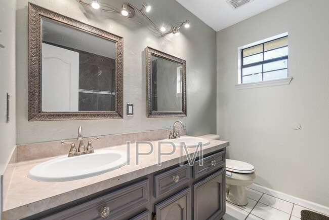 Building Photo - 5233 Clearview Dr