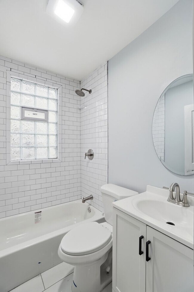 Building Photo - 44 5 Oaks Ave