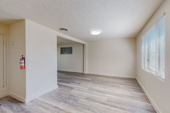Building Photo - 721 Santa Fe Ave SW