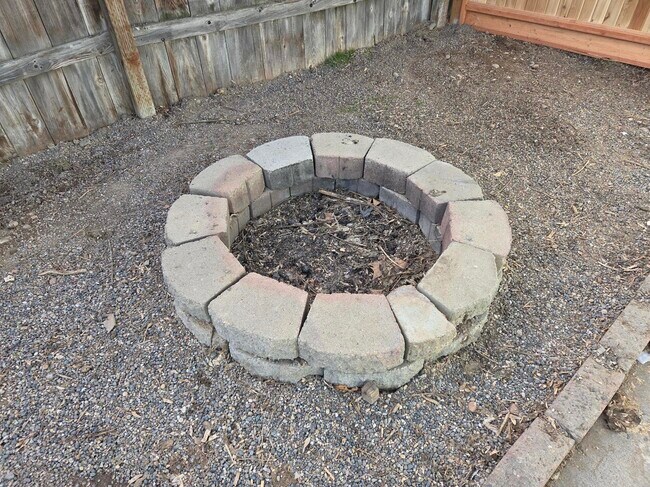 FIRE PIT - 258 Knolls Vista Dr