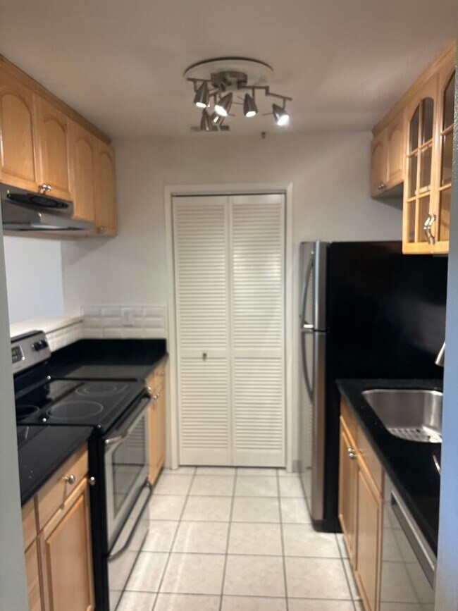 Building Photo - Resort living in Siena Hills-Condo with Pool, Gym and more!