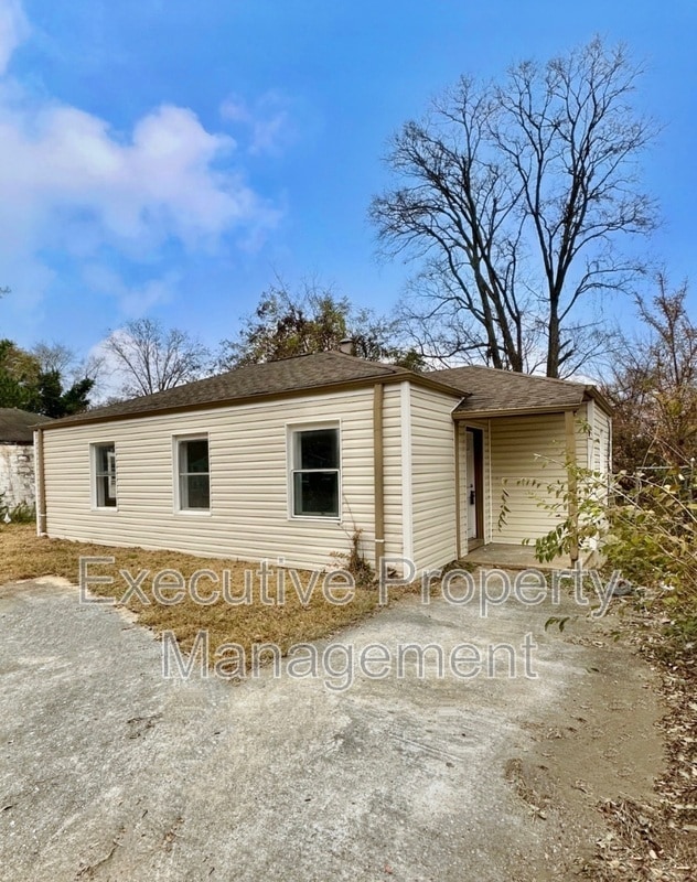 Building Photo - 1860 Woodland Ave