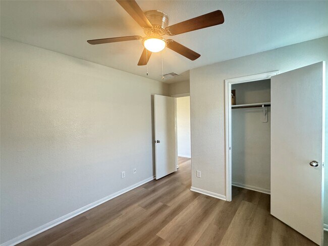 Building Photo - 7906 Emerald Oak Dr