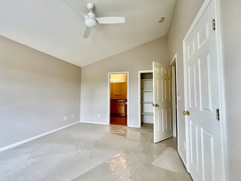 Building Photo - 6502 Silver Mesa Dr